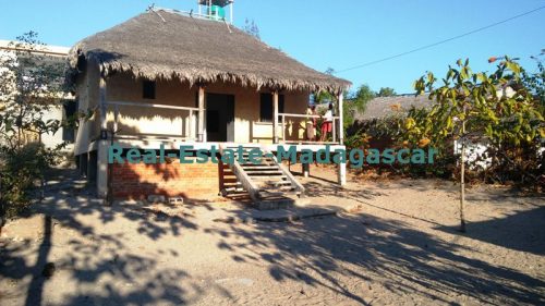 Sale bungalow titled-bounded land Maroala Mahajanga
